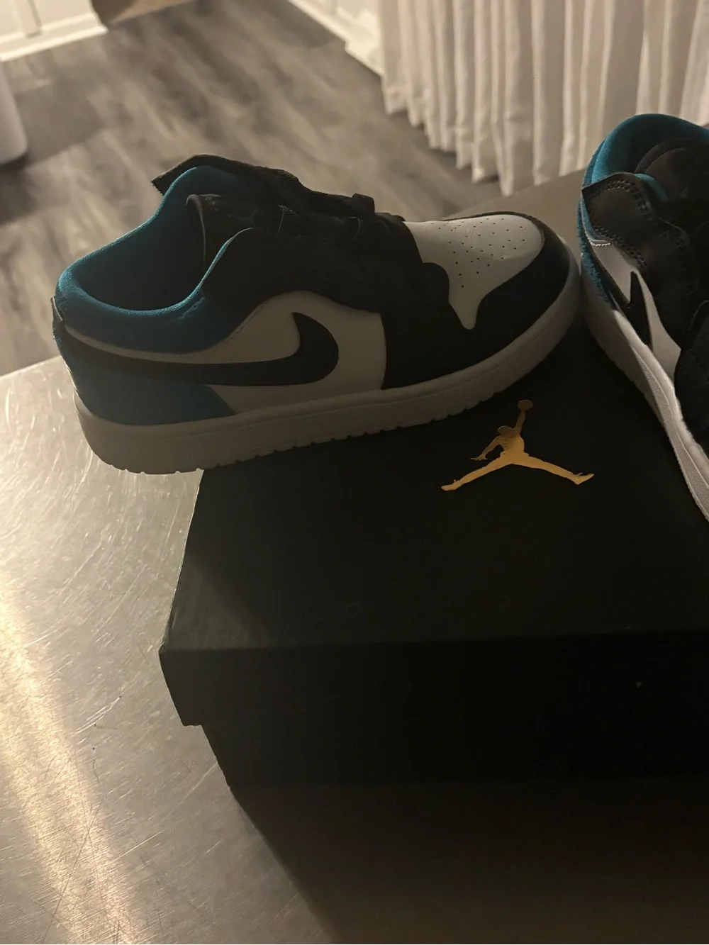 Youth Jordan1 (size 1.5 youth) great condition like NEW!